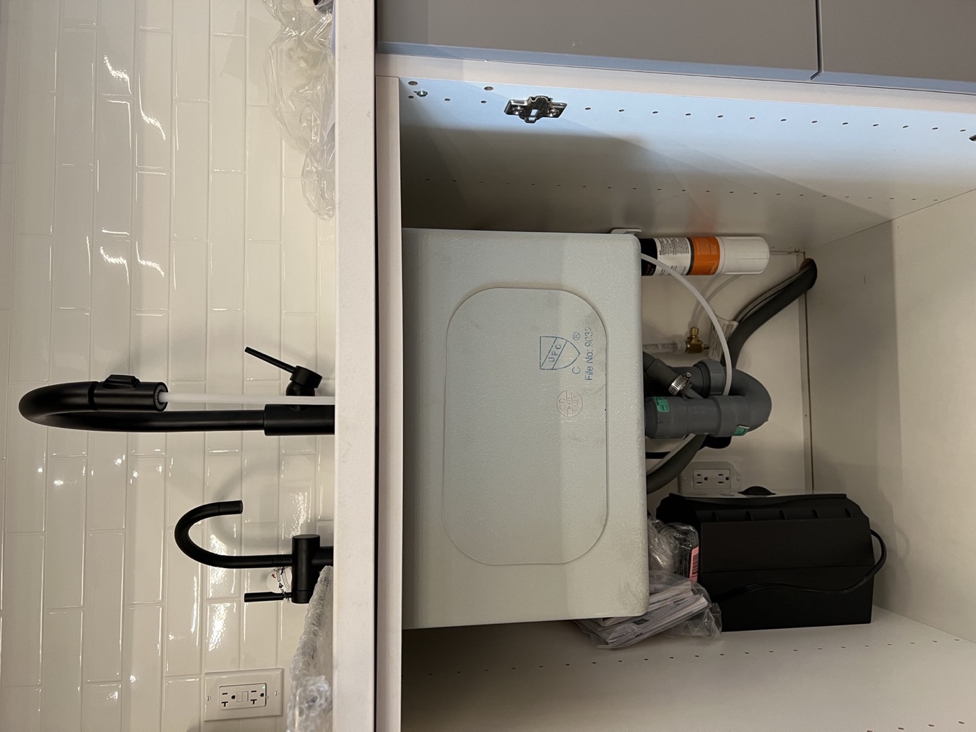Under-sink water filtration system installation